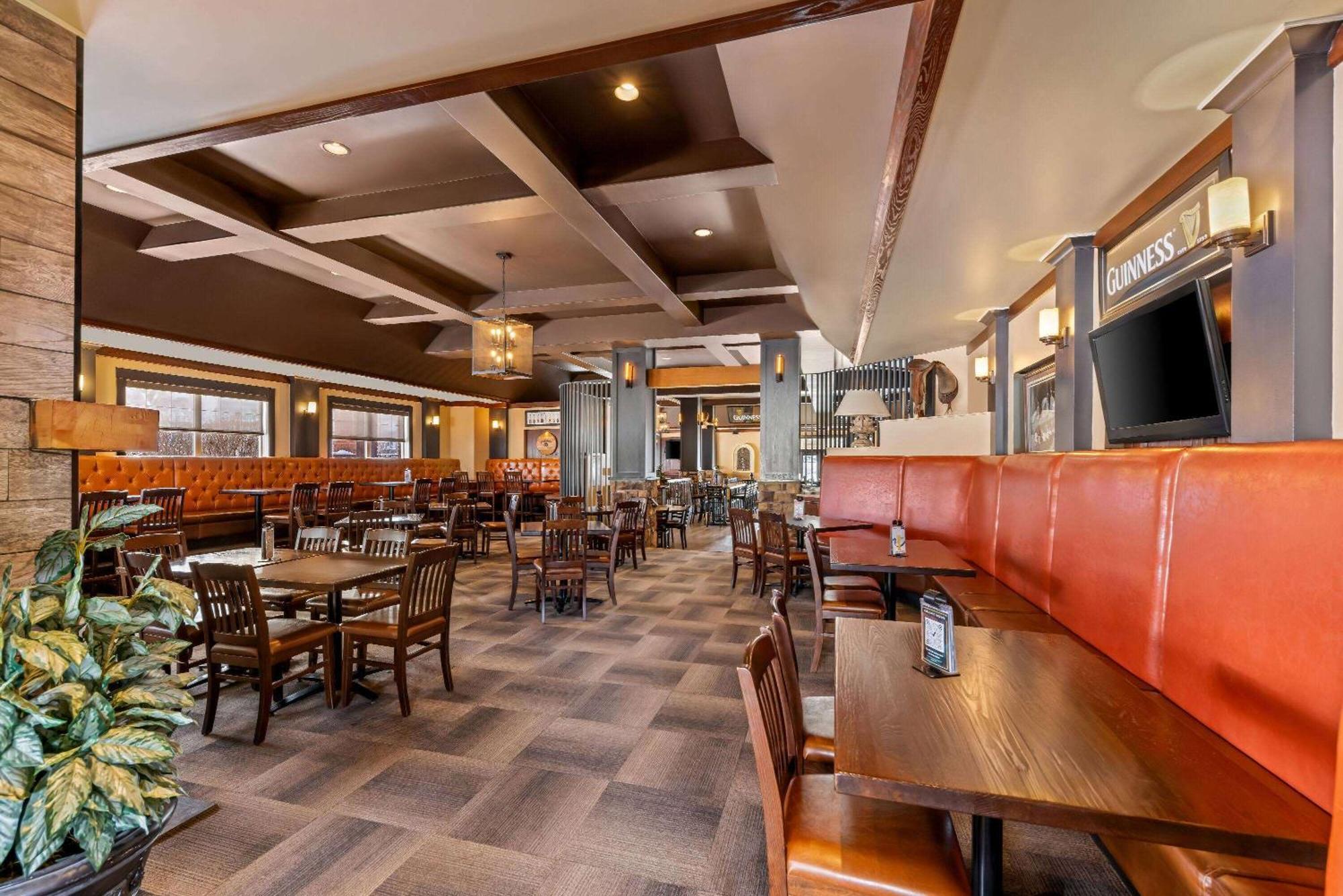 Wingate By Wyndham Calgary South Hotel Екстериор снимка