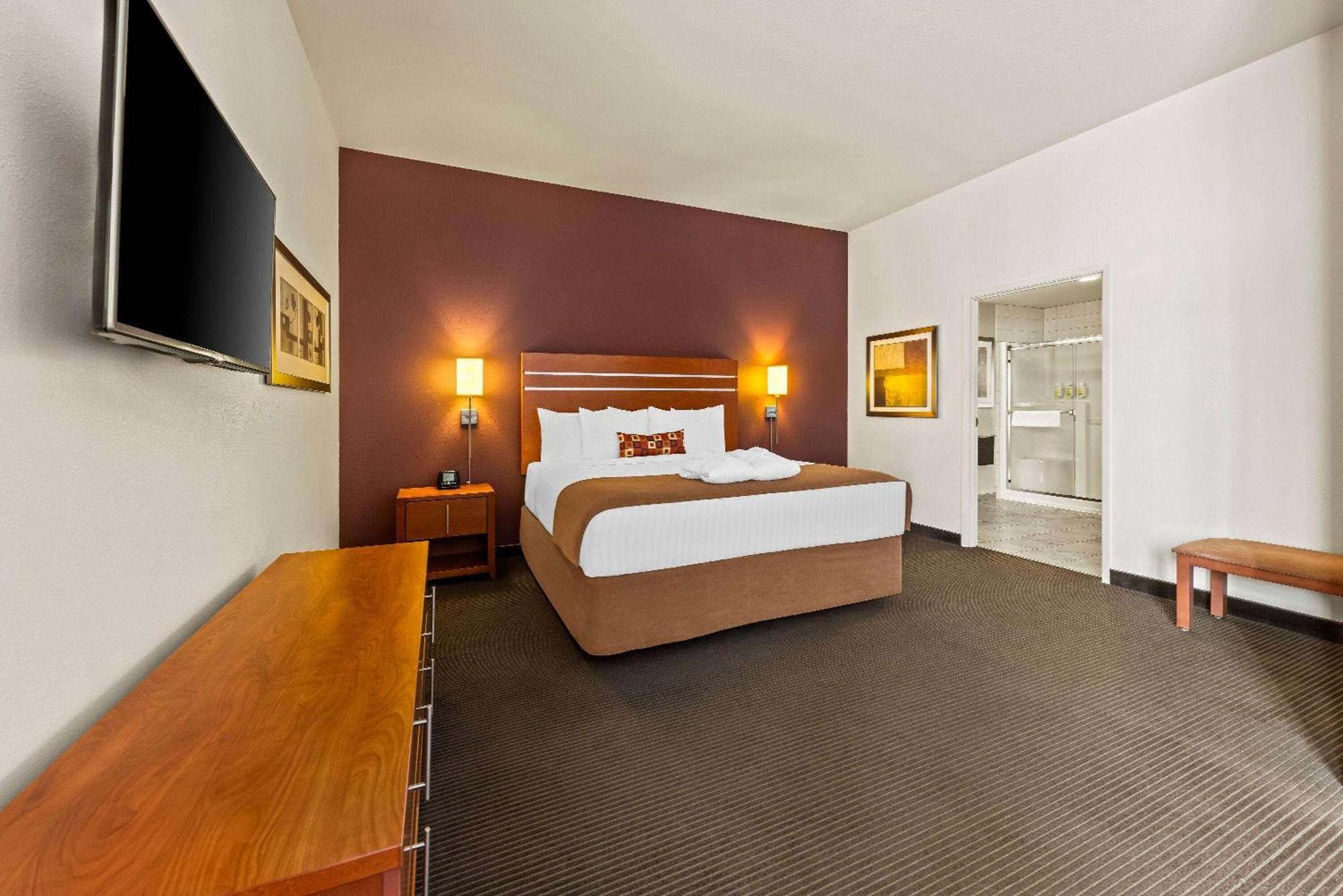Wingate By Wyndham Calgary South Hotel Екстериор снимка