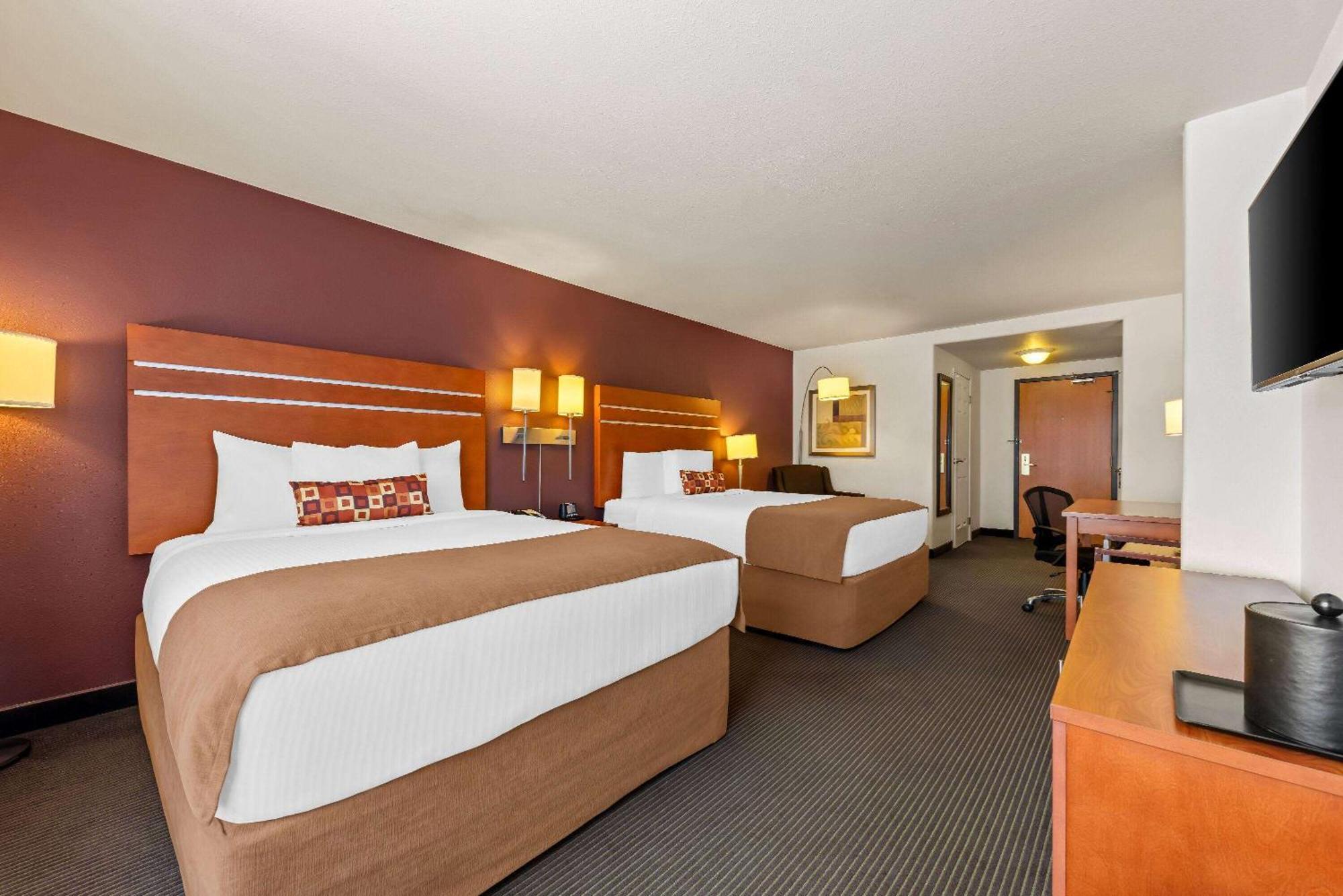 Wingate By Wyndham Calgary South Hotel Екстериор снимка