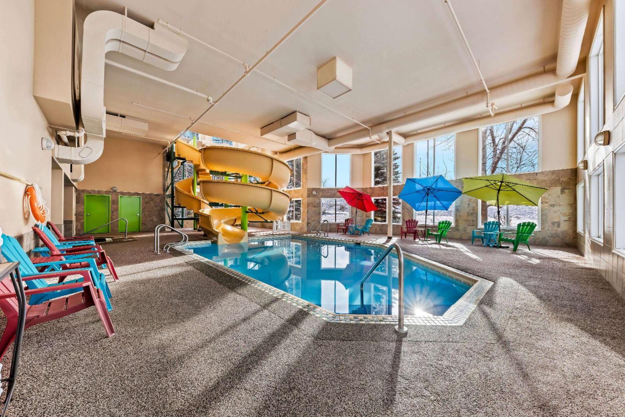 Wingate By Wyndham Calgary South Hotel Екстериор снимка