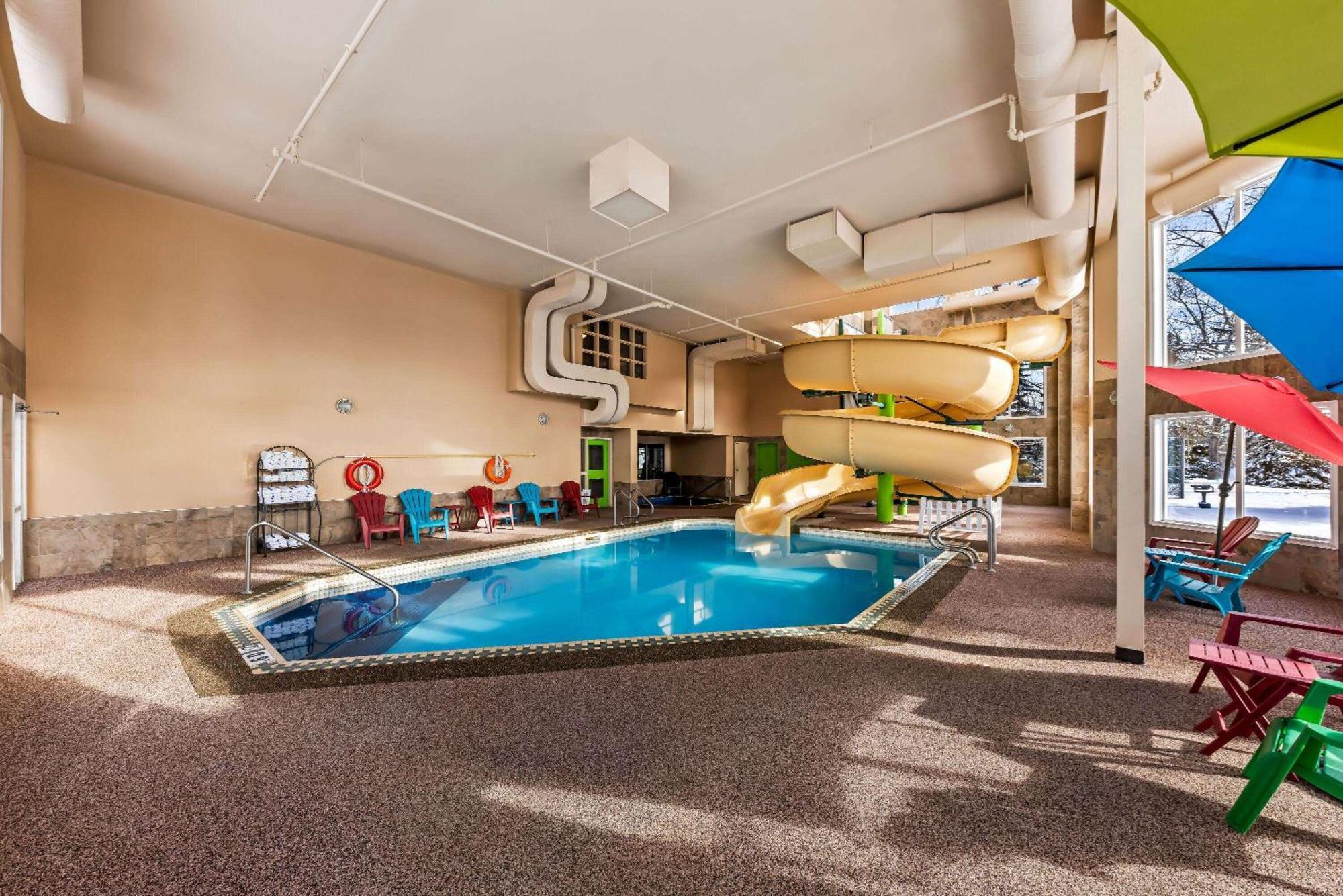Wingate By Wyndham Calgary South Hotel Екстериор снимка