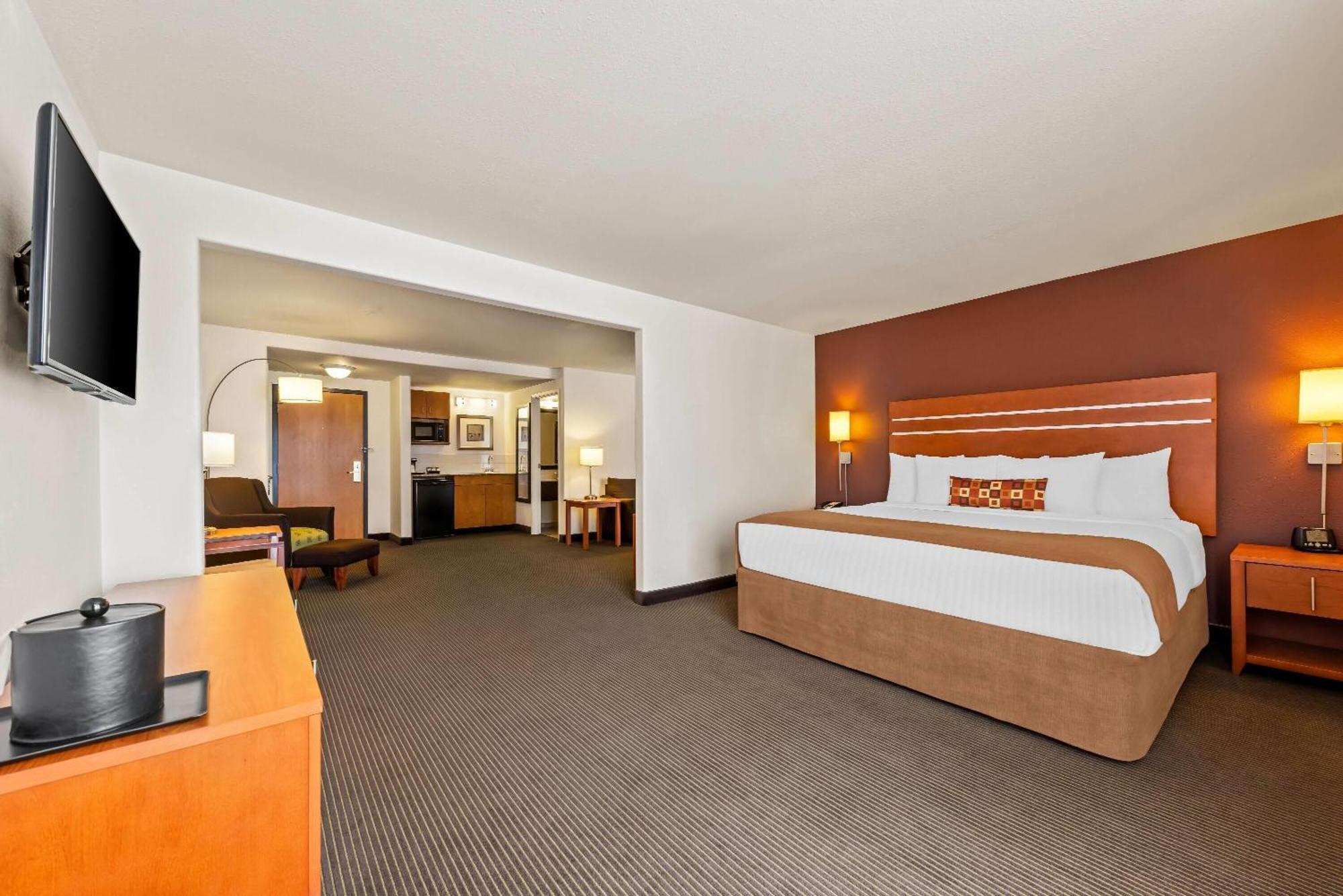 Wingate By Wyndham Calgary South Hotel Екстериор снимка