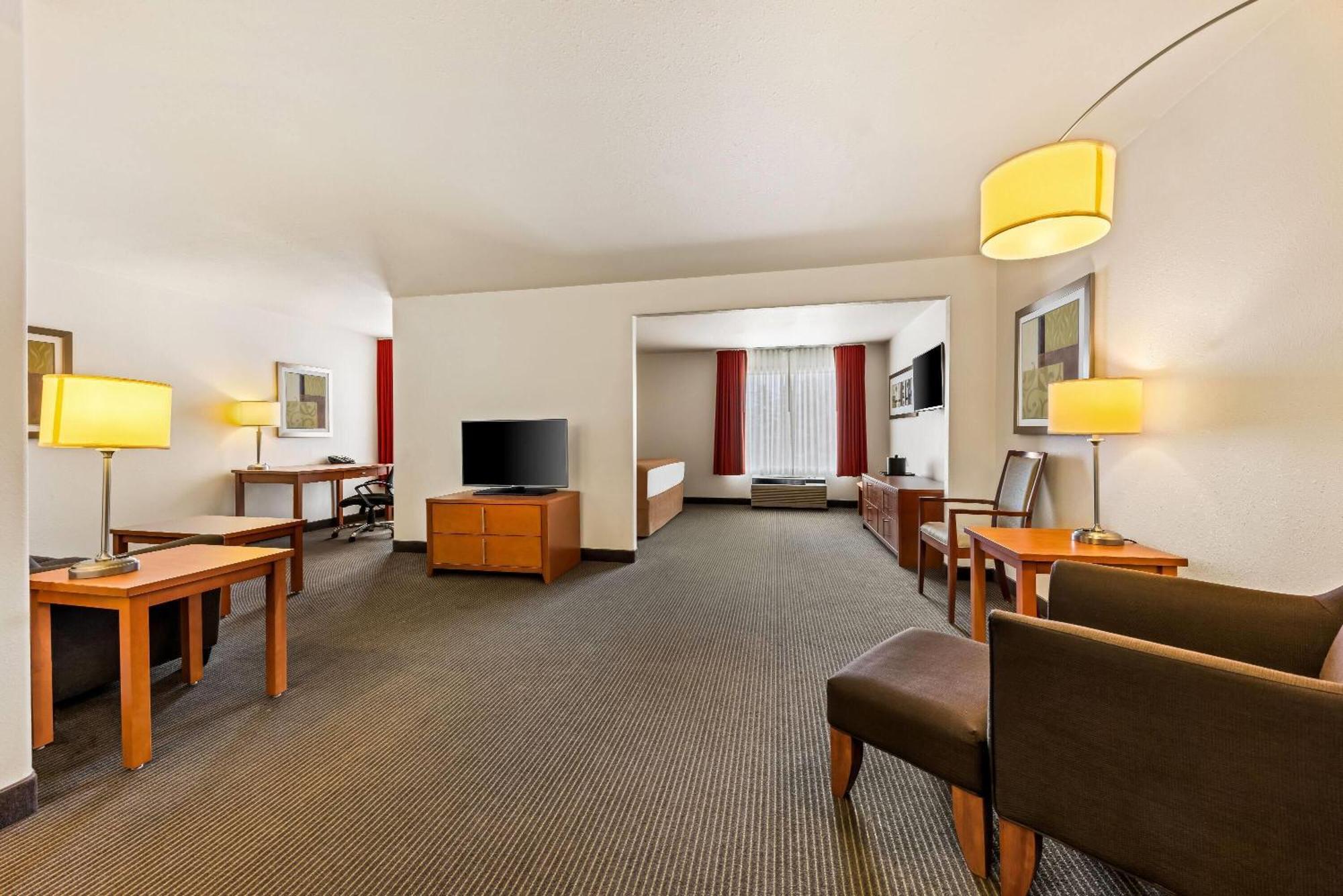 Wingate By Wyndham Calgary South Hotel Екстериор снимка