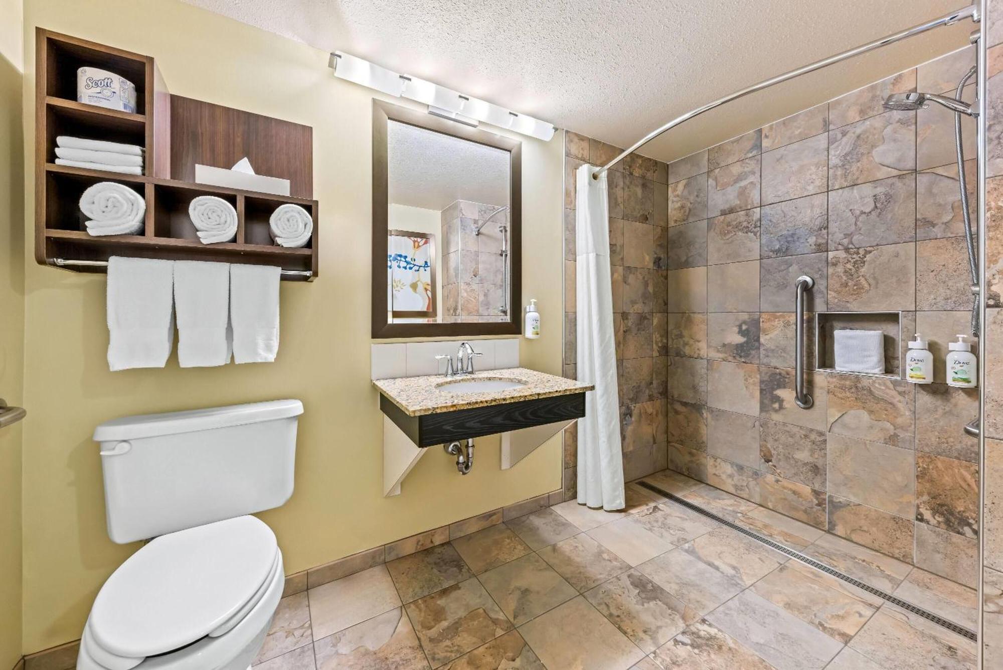 Wingate By Wyndham Calgary South Hotel Екстериор снимка
